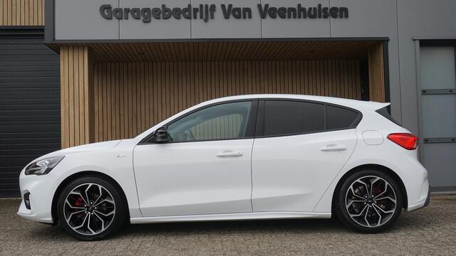 Ford FOCUS 1.5 182pk EcoBoost ST Line Business & Black Style B&O 18inch LM Trekhaak Stoel/Stuurwiel V.W. *NL auto*