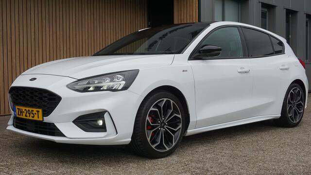 Ford FOCUS 1.5 182pk EcoBoost ST Line Business & Black Style B&O 18inch LM Trekhaak Stoel/Stuurwiel V.W. *NL auto*