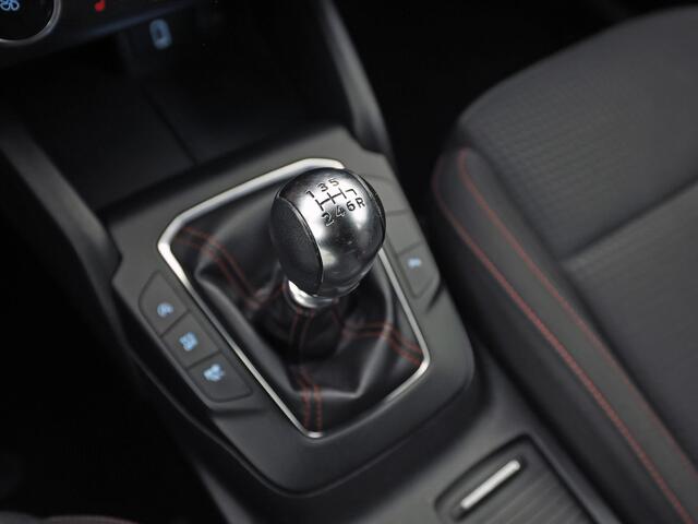 Ford FOCUS Wagon 1.0 EcoBoost ST Line (APPLE CARPLAY, GROOT NAVI, STUUR/STOELVERWARMING, KEYLESS, GETINT GLAS, SPORTSTOELEN, CRUISE, PARKEERSENSOREN, NIEUWSTAAT)