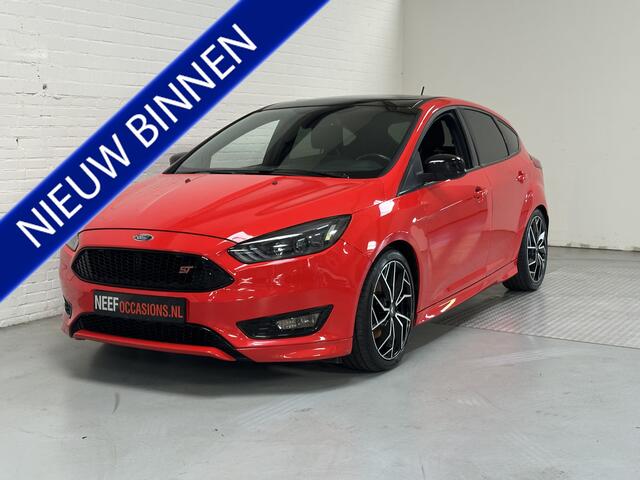 Ford FOCUS 1.5 EcoBoost ST Line Business CLIMA // CAMERA // CRUISE // NAVI