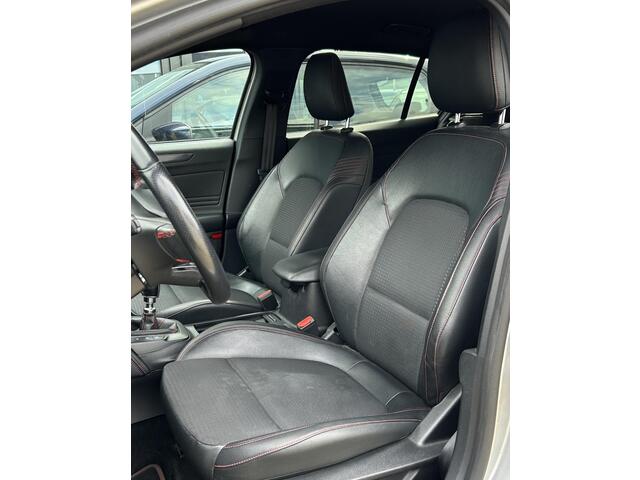Ford FOCUS Wagon 1.5 EcoBoost ST Line Business 182PK | Volledig Dealeronderhouden | 2e Eigenaar | NL AUTO | NAP | Wegklapbare Trekhaak | Elektrische Stoel | Half Leder | Stoelverwarming | Stuurverwarming | Voorruitverwarming | Navigatie |