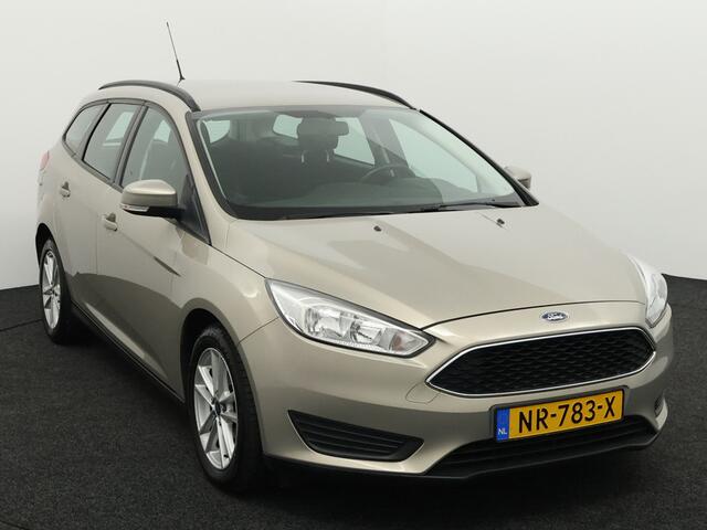 Ford FOCUS Wagon 1.0 Trend Trend 100PK/74KW Trekhaak, cruise met ASLD, apple carplay/android auto, Parkeersensor achter Een ruime auto die ideaal is voor dagelijks gebruik. Dankzij de ruime kofferbak is er genoeg plek voor bagage en boodschappen. De auto rijdt comfortabel en is voorzien van een zuinige 1.0 ben