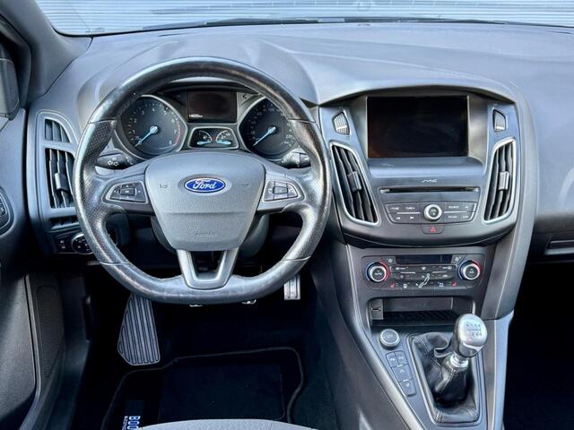 Ford FOCUS Wagon 1.0 ST-line 140PK Carplay | Stoelverwarming | PDC