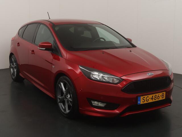 Ford FOCUS EcoBoost 125 pk ST-Line | Trekhaak | Voorruit verwarming | 18-inch | 100% dealer onderhouden