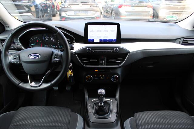 Ford FOCUS Wagon 1.0 EcoBoost Trend Edition Business | Adaptieve cruise | Trekhaak | Parkeersensoren voor + achter | Navigatie
