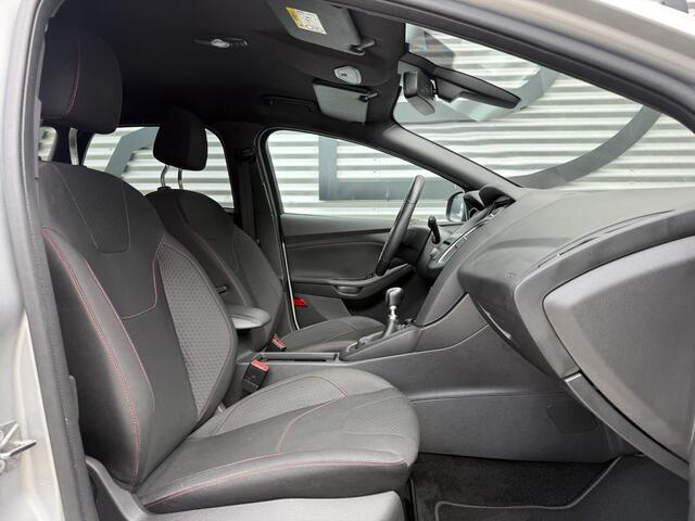 Ford FOCUS Wagon 1.5 ST-Line 1e Eigenaar|Carplay|Cruise|Trekhaak|Stoel+stuurverw|PDC V+A|Elek ramen|APK tot 07-2027
