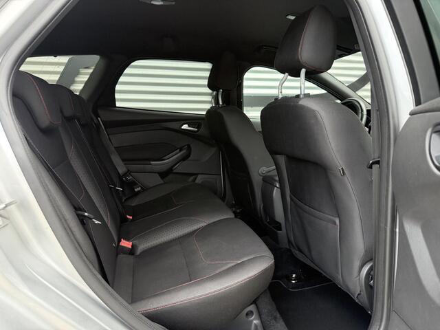 Ford FOCUS Wagon 1.5 ST-Line 1e Eigenaar|Carplay|Cruise|Trekhaak|Stoel+stuurverw|PDC V+A|Elek ramen|APK tot 07-2027
