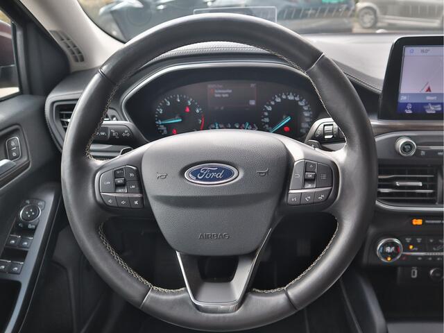 Ford FOCUS 1.5 EcoBoost Vignale | Navigatie | Stoel/Stuur verwarming | Leder | Head-Up Display | ECC-Airco |