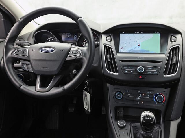 Ford FOCUS 1.0 Sport (NAVIGATIE, LM VELGEN, PARKEERSENSOREN, TREKHAAK, SPORTSTOELEN, CRUISE, NIEUWSTAAT)