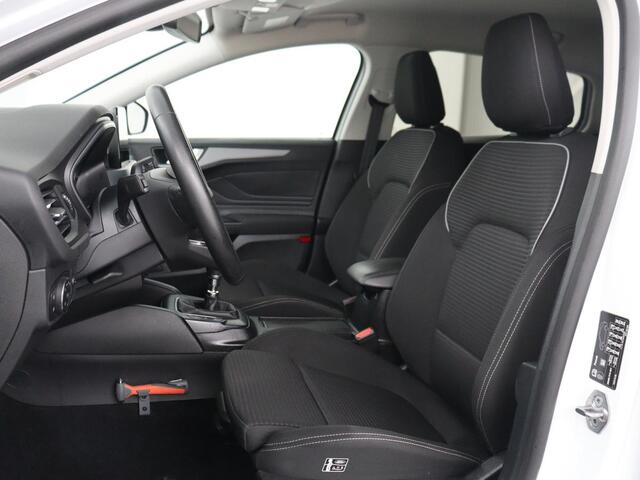 Ford FOCUS 1.0 EcoBoost Hybrid Titanium Style | Trekhaak | Carplay | Navigatie | Keyless | Full LED | Parkeerhulp | Climate control | Bluetooth | Cruise control
