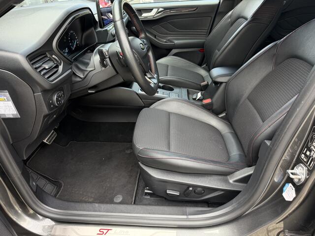 Ford FOCUS 1.0 Titanium Business Automaat / Keyless / Carplay / Navigatie / PDC v+a