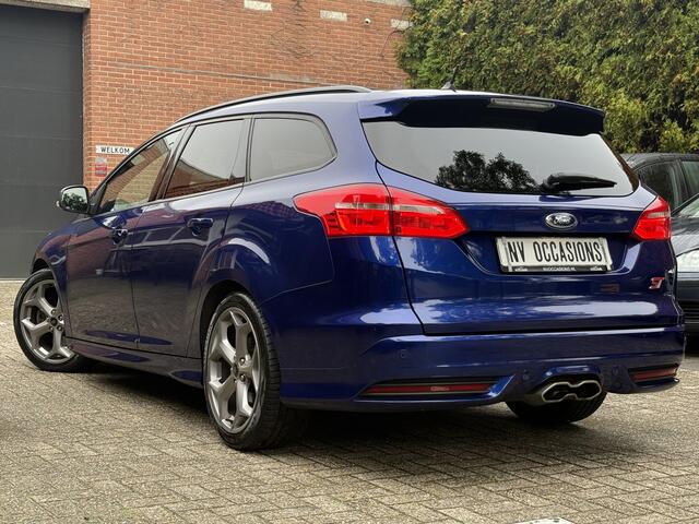 Ford FOCUS Wagon 2.0 ST 250PK/XENON/RECARO/CRUISE/STOELVW/18"/UNIEK!
