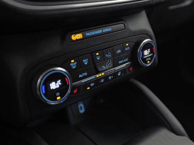Ford FOCUS Wagon 1.0 EcoBoost Titanium Sport (APPLE CARPLAY, GROOT NAVI, STUUR/STOELVERWARMING, CAMERA, SPORTSTOELEN, GETINT GLAS, ADAPTIVE CRUISE, NIEUWSTAAT)