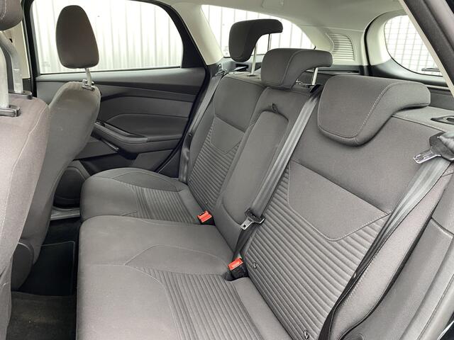 Ford FOCUS Wagon 1.5 Titanium Clima, Navi, CC, Voorruitvw, PDC & Cam, LM, Trekh, - Inruil Mogelijk -