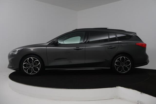 Ford FOCUS Wagon 1.5 EcoBoost Vignale (PANORAMADAK, STOEL/STUUR VERWARMING, CAMERA, CRUISE CONTROL ADAPTIEF, TREKHAAK)