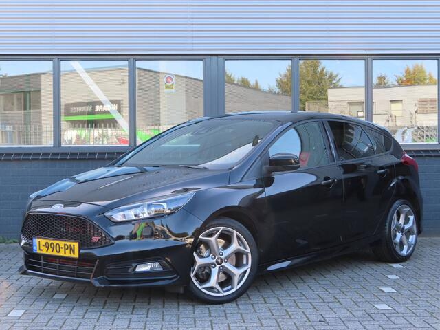 Ford FOCUS 2.0 ST | carplay | navi | stuurwielverwarming | voorruitverwarming