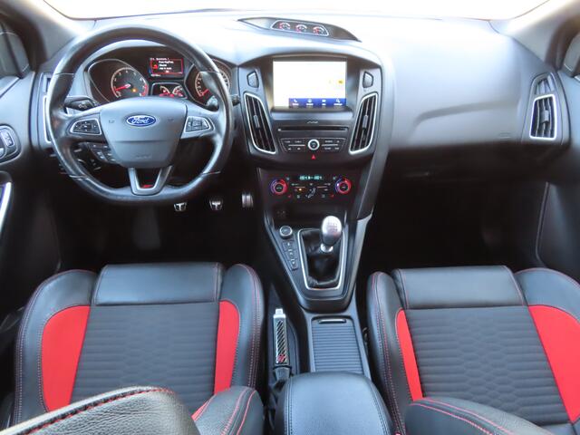 Ford FOCUS 2.0 ST | carplay | navi | stuurwielverwarming | voorruitverwarming