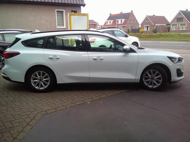 Ford FOCUS Wagon 1.5 EcoBlue Connected Staat in De Krim