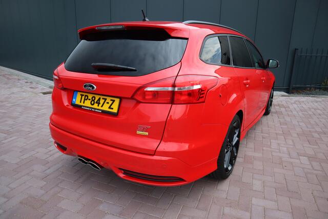 Ford FOCUS Wagon 2.0 ST Mountune Leder Navigatie Camera Sony Mountune Tuning