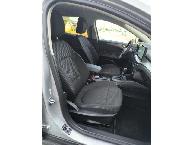 Ford FOCUS Wagon 1.0 EcoBoost Hybrid Titanium Automaat 155PK, carplay, all season banden, navi, climate + cruise control, prive glas, lm velgen.