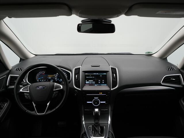 Ford GALAXY 2.0 Titanium 240pk 7 Persoons Automaat | Adaptive Cruise | Sfeerverlichting | Dode Hoek | Parkassist | Keyless | Stoelverwarming | Spraakbediening |