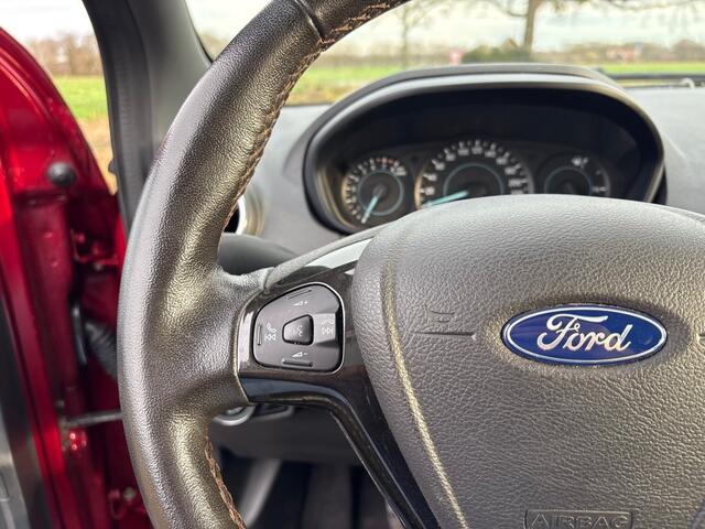 Ford KA + ULTIMATE / APPLE CARPLAY / BOMVOL / NETTE STAAT