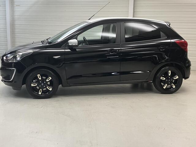 Ford KA Ka+ 1.2 Trend Ultimate Black / Stoelverwarming / Climate Control / Cruise Control / All seasonbanden / Lichtmetalen Velgen / Apple CarPlay/Android Auto / Parkeersensoren /