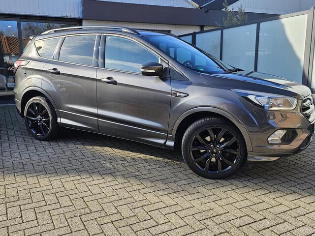 Ford KUGA 1.5 EcoBoost ST Line 150pk Navi, Camera, Winterpack, 19", Spoiler, All Weather banden.