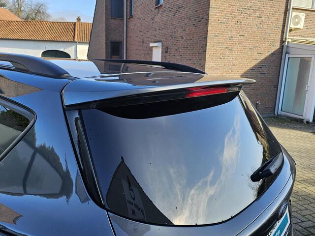 Ford KUGA 1.5 EcoBoost ST Line 150pk Navi, Camera, Winterpack, 19", Spoiler, All Weather banden.