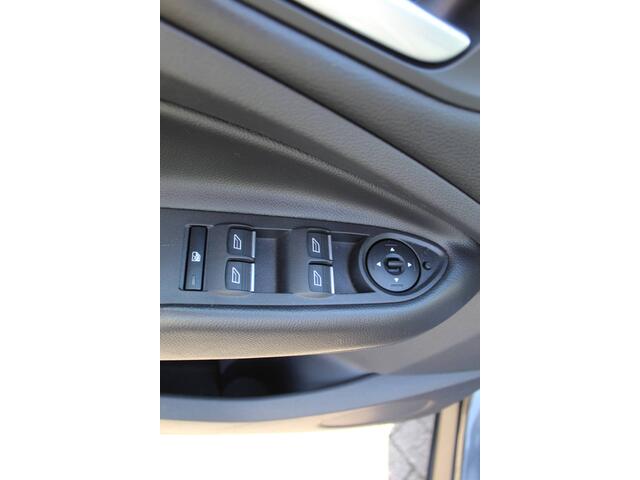 Ford KUGA 1.5 EcoBoost Trend Ultimate , 1800kg Trekgewicht , Hoge zit Climate control , Navigtie , Trekhaak , Cruise control Parkeersensoren achter , LED dagrijverlichting