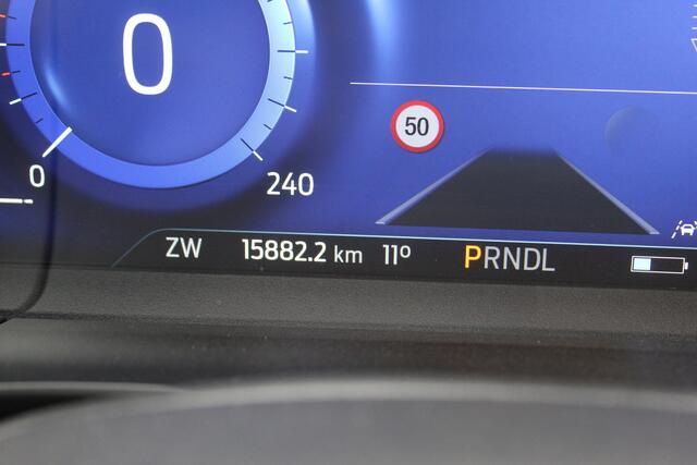 Ford KUGA 2.5-225pk PHEV ST-Line X Hybrid-AUTOMAAT ! Fabr. garantie t/m 11-03-2028 ! Slechts 16.000km ! Volautm. airco dual, stoel-, stuur- en voorraamverw., technologie-, styling- en bestuurders assistent pakket, elektr. trekhaak, camera v+a, HUD etc.