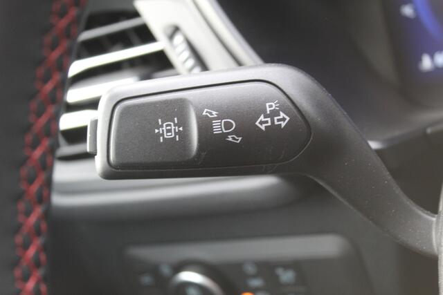 Ford KUGA 2.5-225pk PHEV ST-Line X Hybrid-AUTOMAAT ! Fabr. garantie t/m 11-03-2028 ! Slechts 16.000km ! Volautm. airco dual, stoel-, stuur- en voorraamverw., technologie-, styling- en bestuurders assistent pakket, elektr. trekhaak, camera v+a, HUD etc.