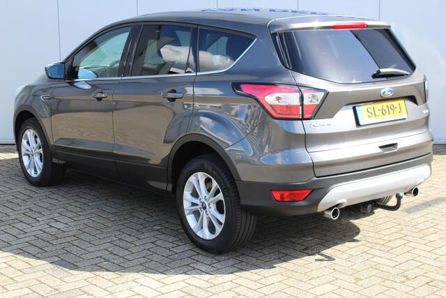 Ford KUGA 1.5-120pk EcoBoost Titanium. Goed onderhouden en erg nette Ford Kuga ! Trekgewicht 1.800kg ! Autm. airco dual, trekhaak, cruise control, metallic lak, voorraamverwarming, LM wielen, parkeersensoren achter, navigatie, telefoonvoorbereiding etc.