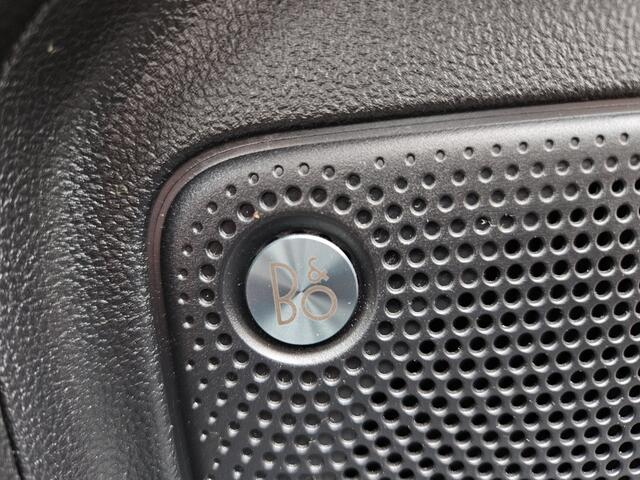 Ford KUGA 1.5 EcoBoost ST-Line X 150pk 1800kg Trekgewicht | Panodak | Trekhaak Afn. | Adaptive Cruise | Bang & Olufsen | Camera | Keyless | Alcantara Sportstoelen Verwarmd | Apple Carplay |
