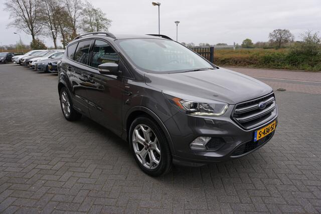 Ford KUGA 1.5 ECOBOOST 150PK ST LINE KEURIGE NETTE STAAT! ANDROID/APPLECARPLAY(NAVI) ZWARTE HEMEL STOEL+STUUR+VOORRUITVERWARMING ECC AIRCO CRUISECONTROL LED PDC V+A 19INCH 1/2LEDER BLUETOOTH ENZ...