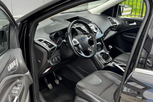 Ford KUGA 1.5 Titanium Plus 150pk - Pano - Navi - Camera - Blind Spot - Trekhaak - Rijklaar