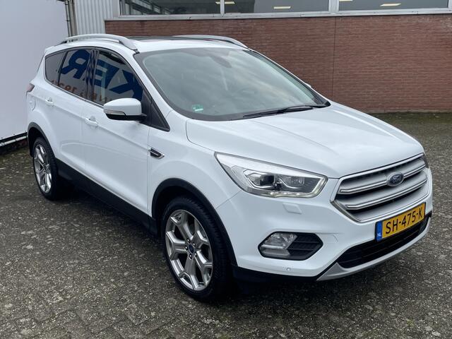 Ford KUGA 1.5 EcoB. Titanium TREKHAAK/PANO/CAMERA/ELEKTR.ACHTERKLEP/XENON