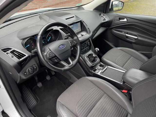 Ford KUGA 1.5 EcoB. Titanium TREKHAAK/PANO/CAMERA/ELEKTR.ACHTERKLEP/XENON