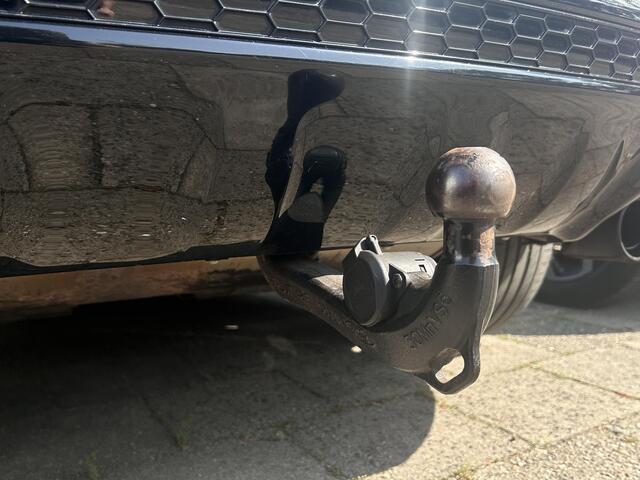 Ford KUGA 1.5 EcoBoost ST Line / Trekhaak / 1800KG trekgewicht / Navigatie / Stoelverwarming / voorruit verwarming / Parkeerassistent / Apple Carplay & Android Auto / Elektrische achterklep /