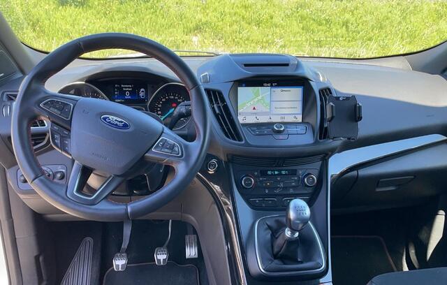 Ford KUGA 1.5 EcoBoost ST Line / Trekhaak / Camera / Leder&Alcantara / Keyless / 18'' / Navigatie / Getint glas / Xenon / Cruise Control