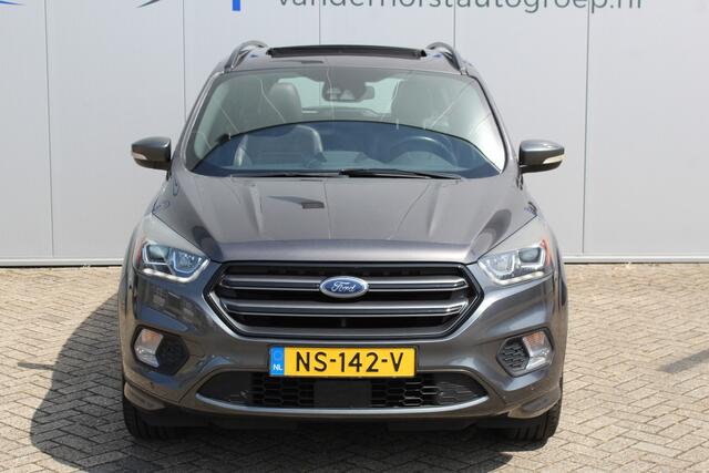 Ford KUGA 1.5-120pk EcoBoost ST Line. Erg mooie en luxe Kuga ST-Line. Trekgewicht 1.800kg ! Volautm. airco, elektr. panoramadak, elektr. achterklep, navigatie, telefoonvoorb., Apple carplay/Android auto., trekhaak, leer/alcantara bekleding, lane assist, cruise cntr