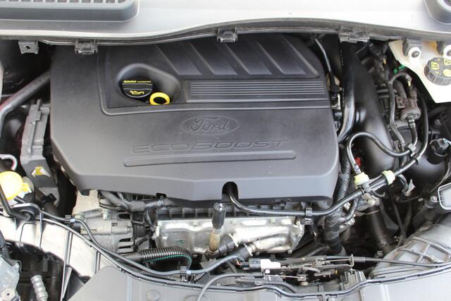 Ford KUGA 1.5-120pk EcoBoost ST Line. Erg mooie en luxe Kuga ST-Line. Trekgewicht 1.800kg ! Volautm. airco, elektr. panoramadak, elektr. achterklep, navigatie, telefoonvoorb., Apple carplay/Android auto., trekhaak, leer/alcantara bekleding, lane assist, cruise cntr