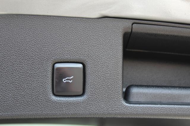 Ford KUGA 2.5-225pk PHEV ST-Line X. Hybride rijden voor een redelijke prijs ! Volautm. airco dual, Metallic lak, Stuur-, stoel-, achterbank- en voorraamverwarming, Side-en lane assist, Camera, pdc v+a, Adaptive Cruise Control, Elektr. achterklep etc, etc.