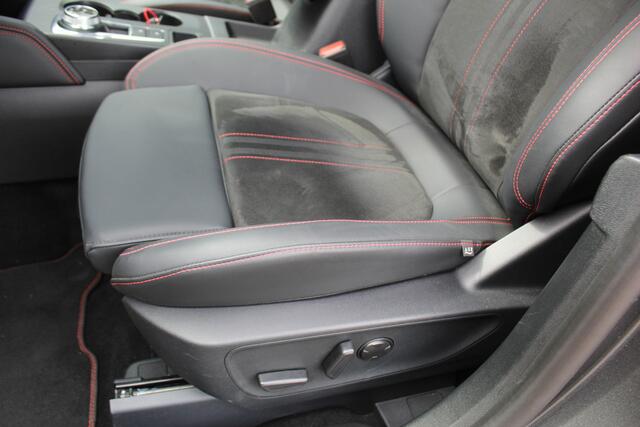 Ford KUGA 2.5-243pk PHEV ST-Line X. Nieuwste model !, Hoge zit Van ¤. 54.937,- voor ¤. 44.450,- ! Trekgewicht van 2.100kg ! Schuif / kanteldak Elektrisch inklapbare Trekhaak, vooruit, stuur, stoelverwarming V+A, 360 Camera, HUB, Apple/Androidauto, Elektrisch verst