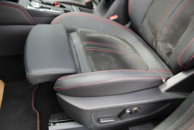Ford KUGA 2.5-243pk PHEV ST-Line X. Nieuwste model !, Hoge zit Van ¤. 54.937,- voor ¤. 44.450,- ! Trekgewicht van 2.100kg ! Schuif / kanteldak Elektrisch inklapbare Trekhaak, vooruit, stuur, stoelverwarming V+A, 360 Camera, HUB, Apple/Androidauto, Elektrisch verst