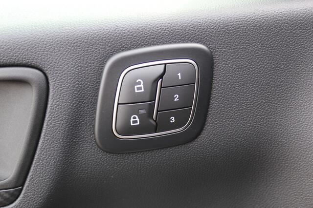 Ford KUGA 2.5-243pk PHEV ST-Line X. Nieuwste model !, Hoge zit Van ¤. 54.937,- voor ¤. 44.450,- ! Trekgewicht van 2.100kg ! Schuif / kanteldak Elektrisch inklapbare Trekhaak, vooruit, stuur, stoelverwarming V+A, 360 Camera, HUB, Apple/Androidauto, Elektrisch verst