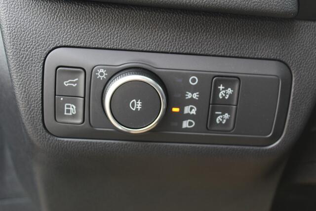 Ford KUGA 2.5-243pk PHEV ST-Line X. Nieuwste model !, Hoge zit Van ¤. 54.937,- voor ¤. 44.450,- ! Trekgewicht van 2.100kg ! Schuif / kanteldak Elektrisch inklapbare Trekhaak, vooruit, stuur, stoelverwarming V+A, 360 Camera, HUB, Apple/Androidauto, Elektrisch verst