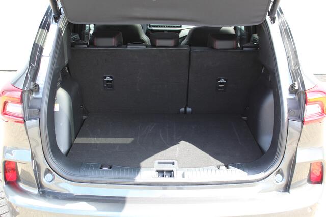Ford KUGA 2.5-243pk PHEV ST-Line X. Nieuwste model ! Van ¤. 54.937,- voor ¤. 44.450,- ! Trekgewicht van 2.100kg ! Schuif / kanteldak Elektrisch inklapbare Trekhaak, vooruit, stuur, stoelverwarming V+A, 360 Camera, HUB, Apple/Androidauto, Elektrisch verstelbare sto
