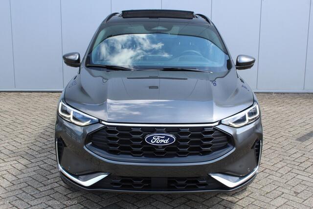 Ford KUGA 2.5-243pk PHEV ST-Line X. Nieuwste model ! Van ¤. 54.937,- voor ¤. 44.450,- ! Trekgewicht van 2.100kg ! Schuif / kanteldak Elektrisch inklapbare Trekhaak, vooruit, stuur, stoelverwarming V+A, 360 Camera, HUB, Apple/Androidauto, Elektrisch verstelbare sto