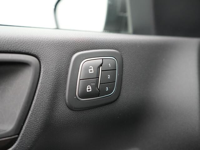 Ford KUGA Vignale Plug in Hybrid 225pk PHEV | Panodak | Head Up | Adaptive Cruise | 360 Camera | Lederen Sportstoelen Memory & Verwarmd | Apple Carplay | Bang&Olufsen | Navigatie | Pilot Assist | Virtual | DAB | Blis |